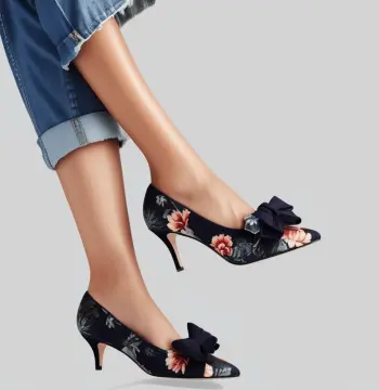 Elegância em Flor Salto Feminino Preto Floral com Laço Estiloso